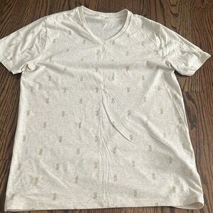 Old navy M medium mens pineapple cream v neck short sleeve t tee shirt